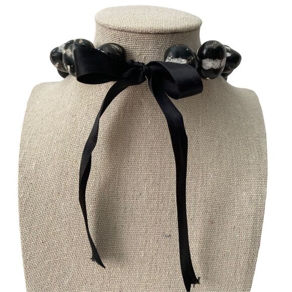 Long Beaded Necklace in Black and White - Picture 3 of 3